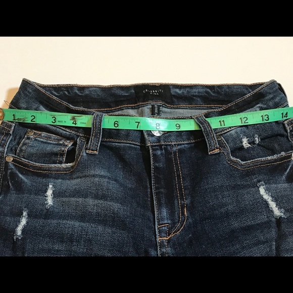 Distressed skinny jeans - Picture 2 of 8